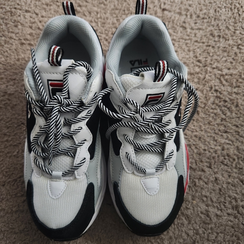 Fila Kid's Ray Tracer Sneaker, White/Black/Red, Size 5 US Unisex Big